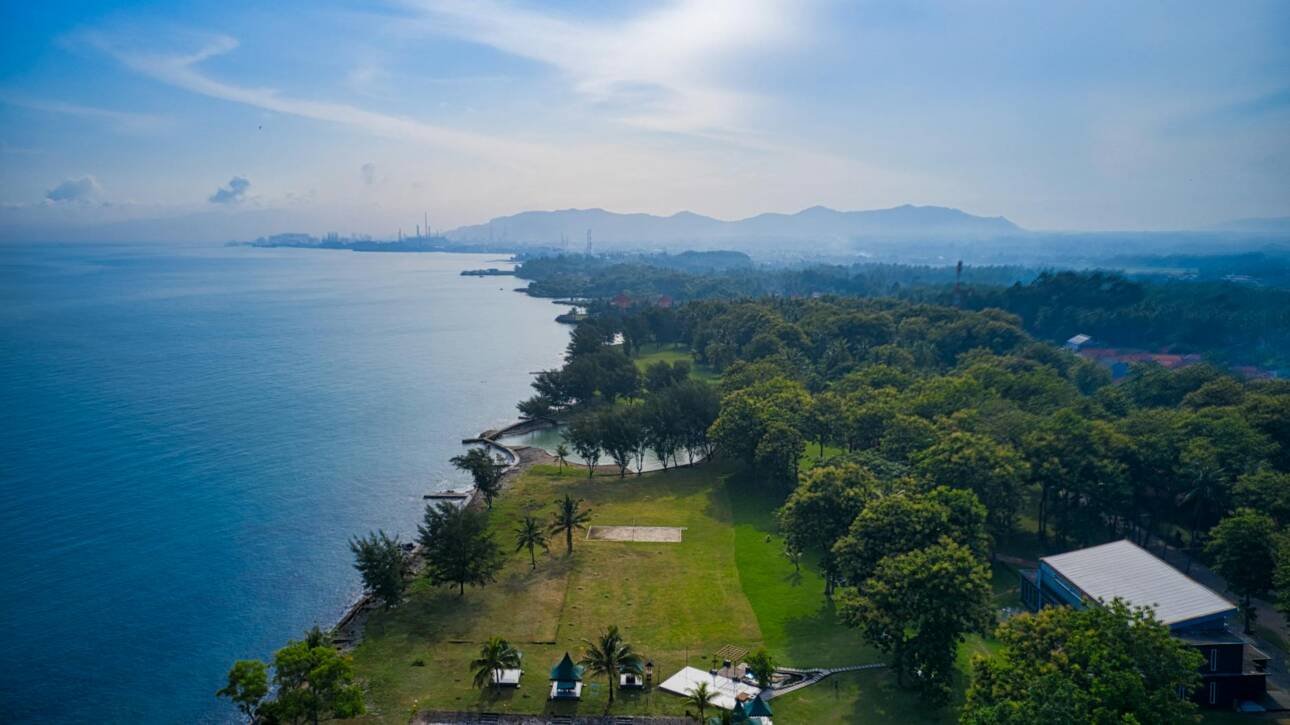 aerial photography of house near body of water