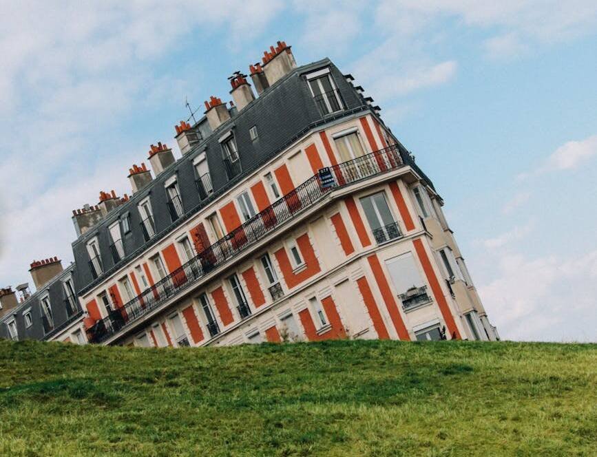 tilt house behind grass on montmartre