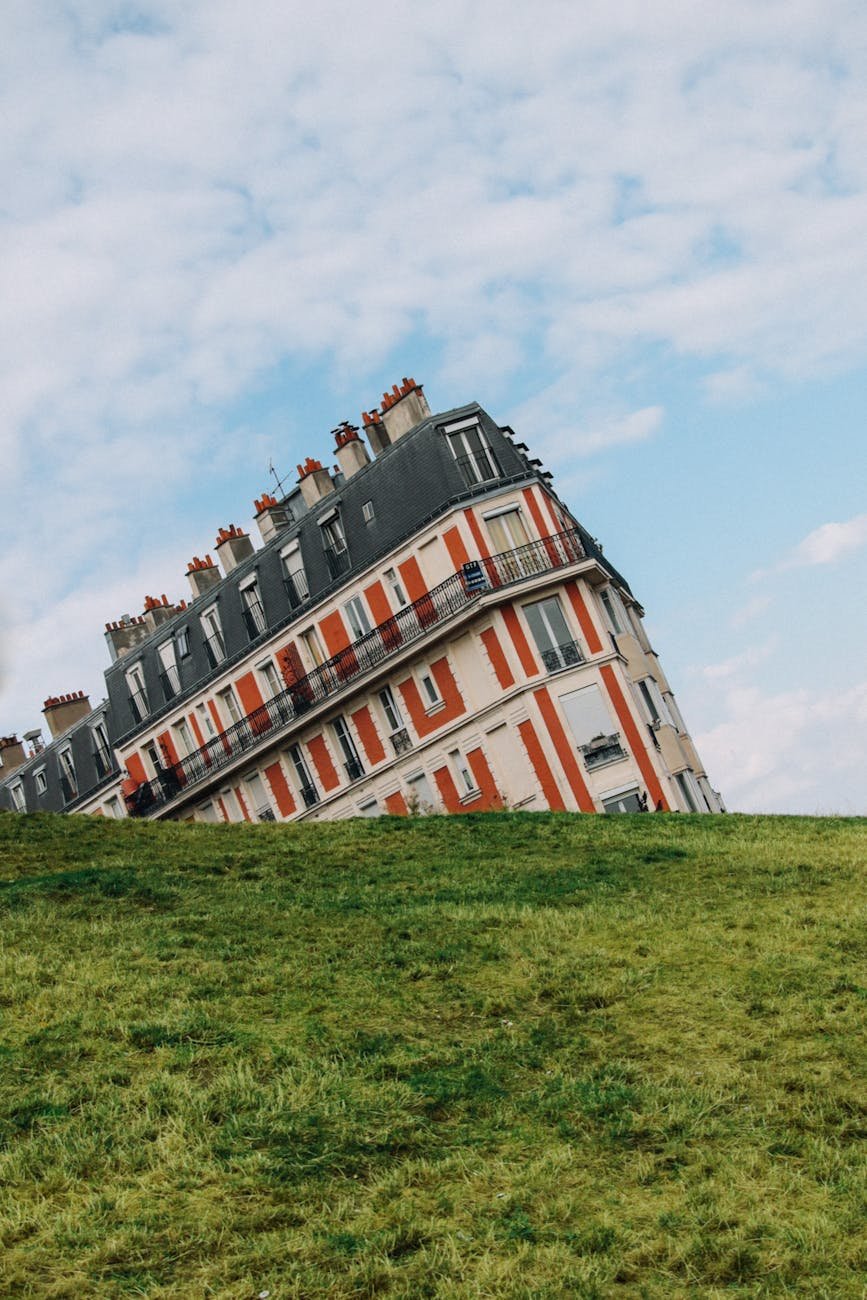 tilt house behind grass on montmartre